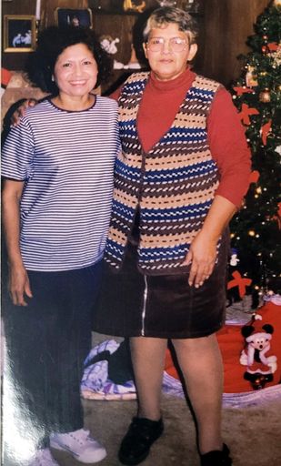 Elisa Martinez photo gallery thumbnail 21 of 23