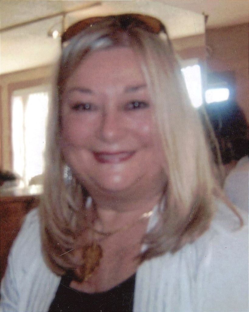 Sandra Lee Smith Profile Photo