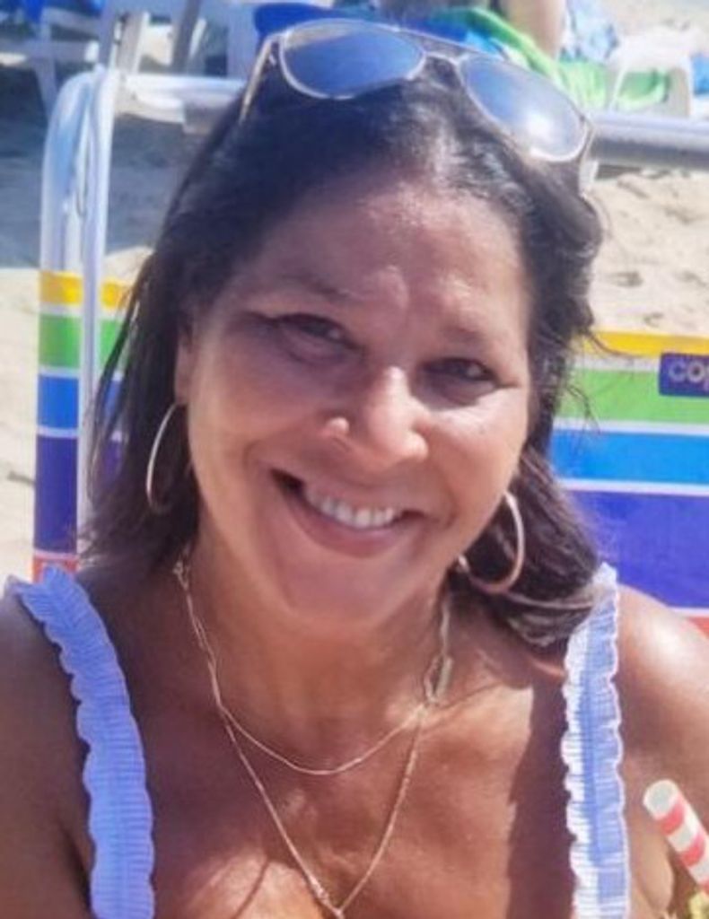 Sarah Yvonne (Perez)  Vachon