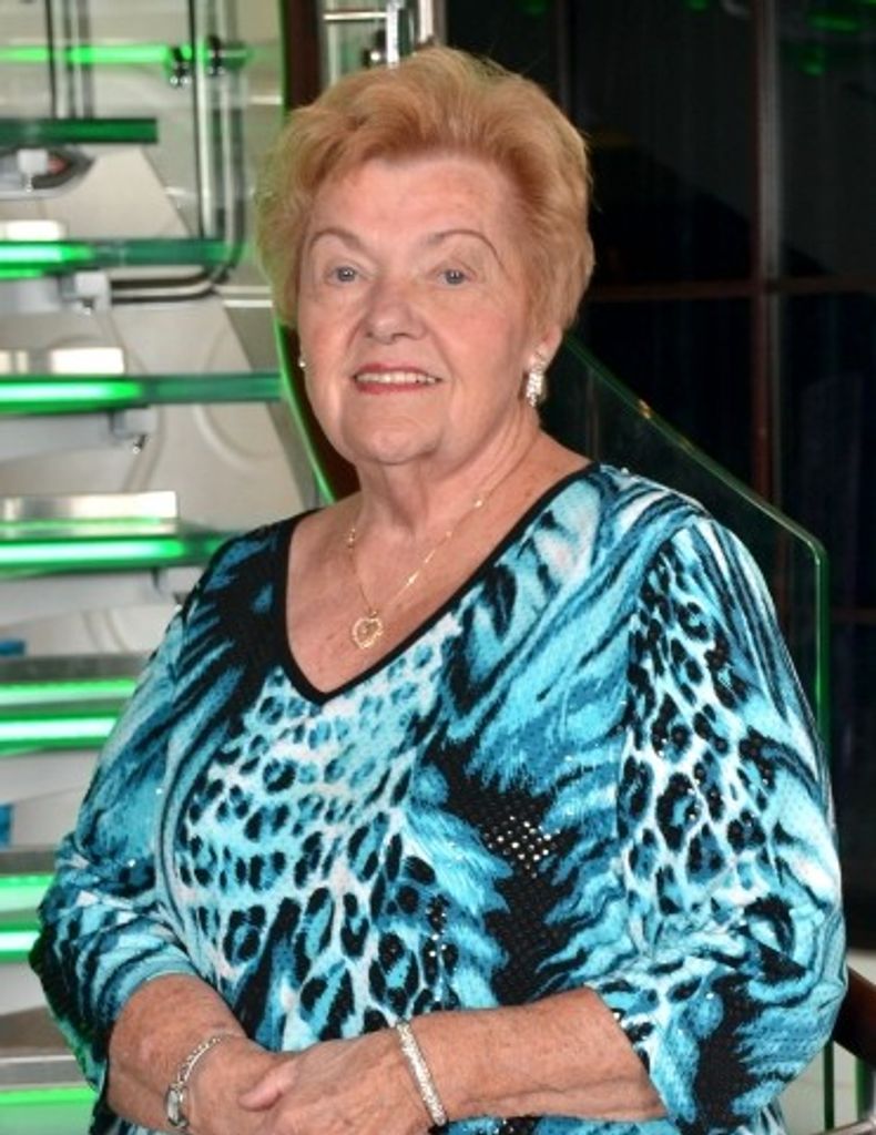 Maureen Elizabeth Van Der Waag Profile Photo
