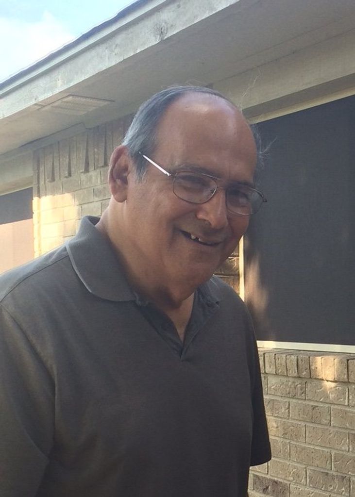 Robert Salinas Profile Photo