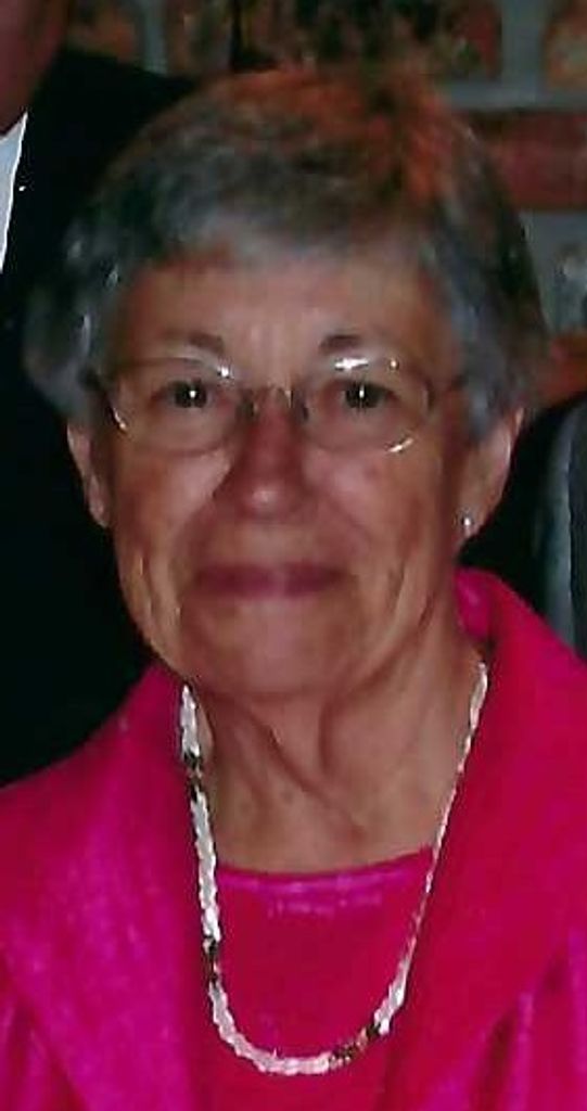 Helen Lyons Profile Photo