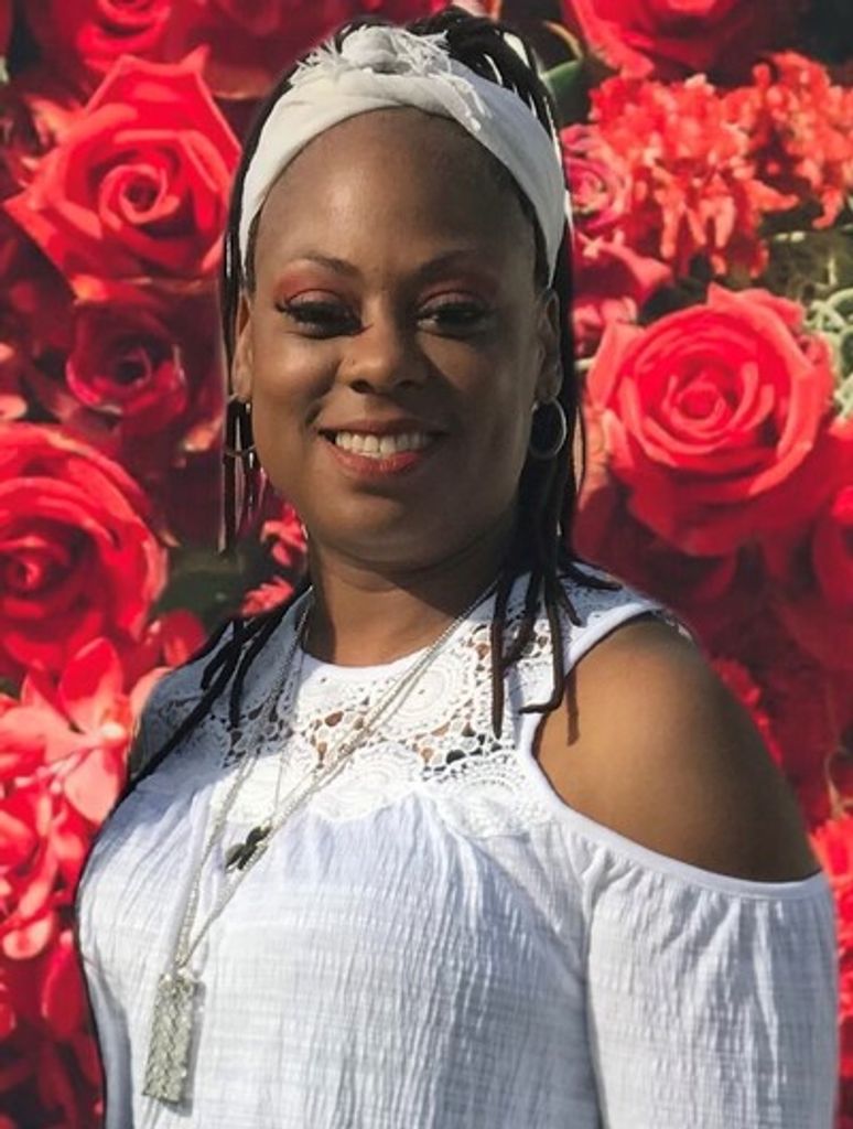 Alicia Louise Thomas Profile Photo