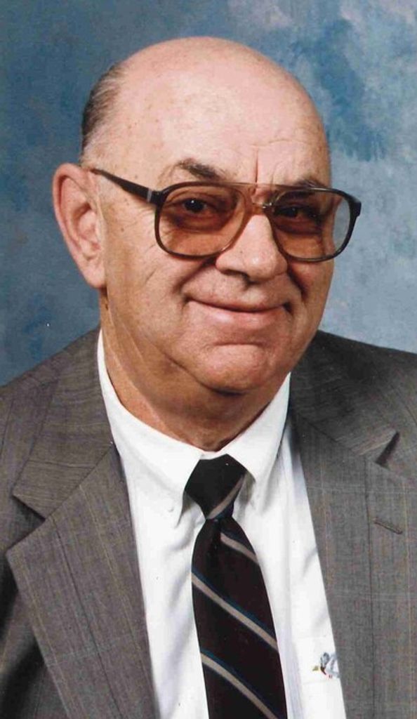 Robert Uecker Profile Photo