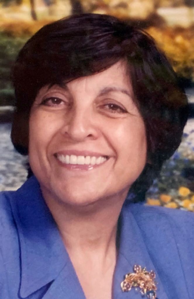 Lucia Torres-Calderon Profile Photo