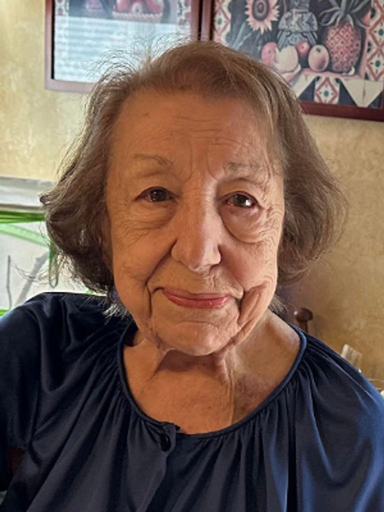 Helen Kolacki, Nee Camera Profile Photo