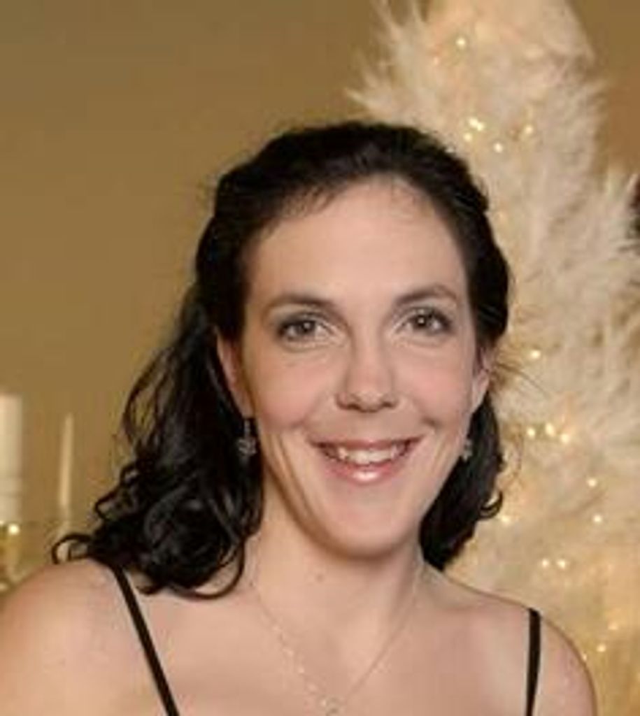 Suzanne Winslett Profile Photo