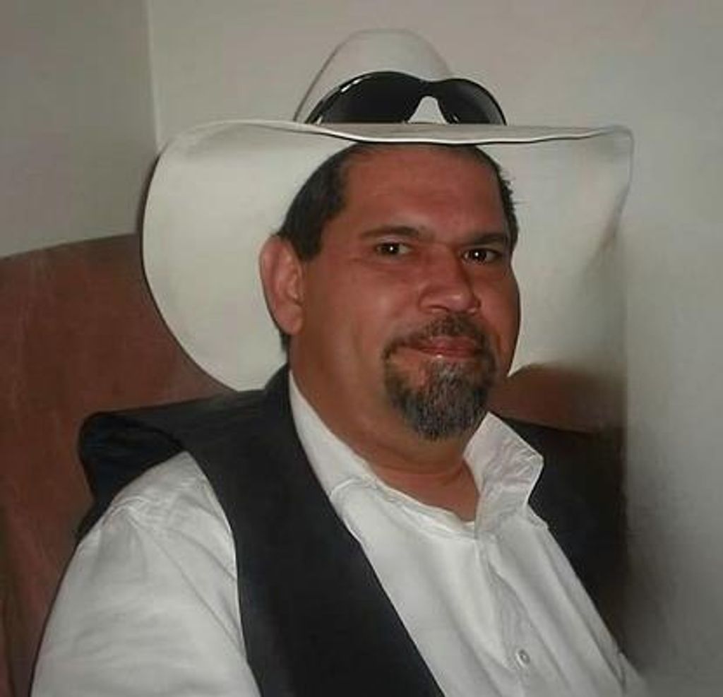 Willie Casillas Profile Photo