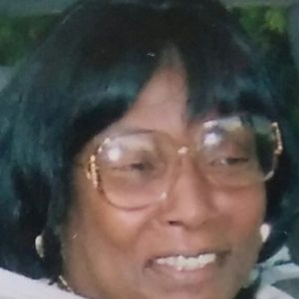 Lola Oliver