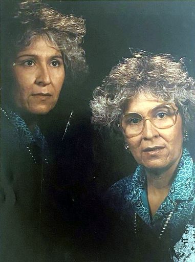 Yolanda C. Gonzalez photo gallery thumbnail 42 of 357