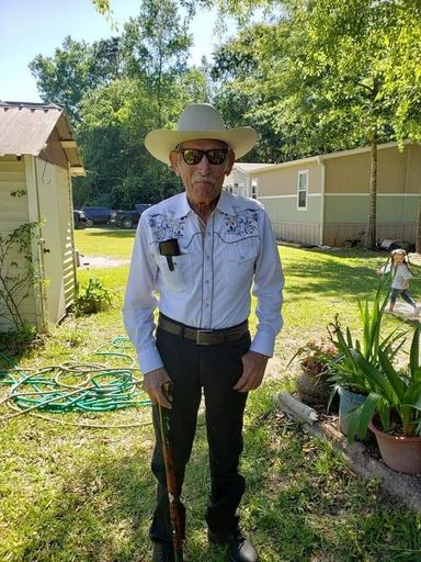 Santos Valdez Sr. photo gallery thumbnail 23 of 151
