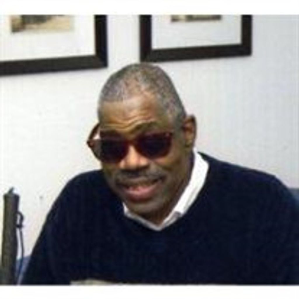 Lawrence Bruce Glover Profile Photo