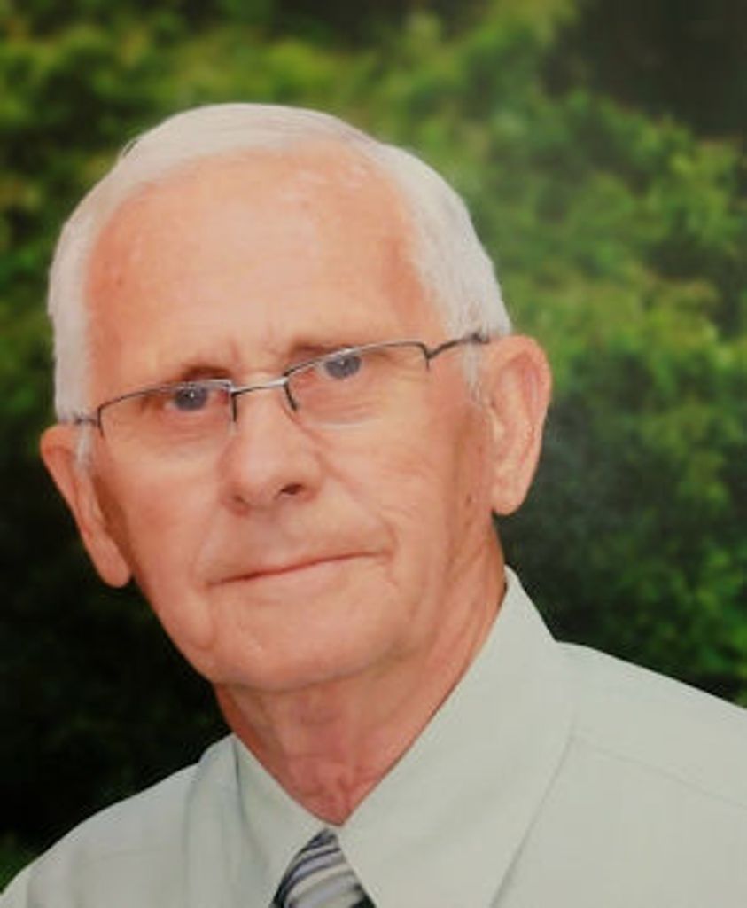 Oswald "Ozzie" Warrens Profile Photo