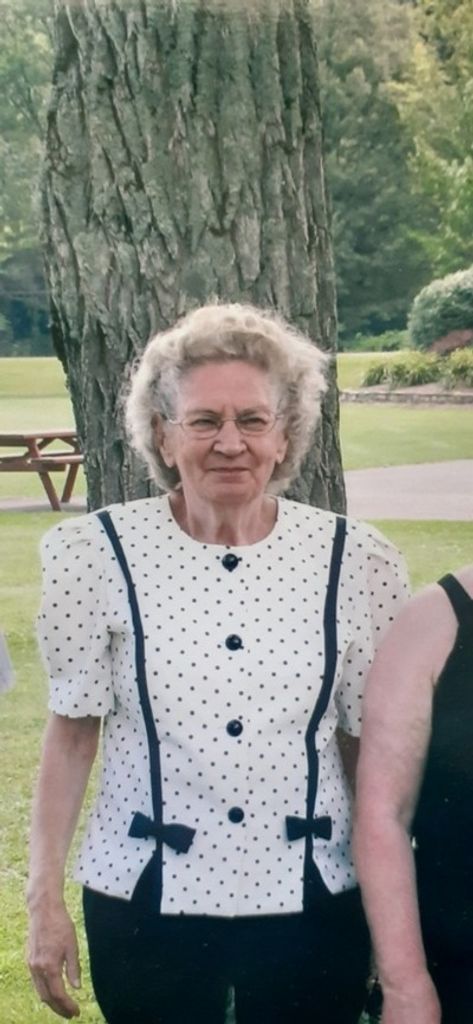 Vivian 'Viv" Tillotson Profile Photo