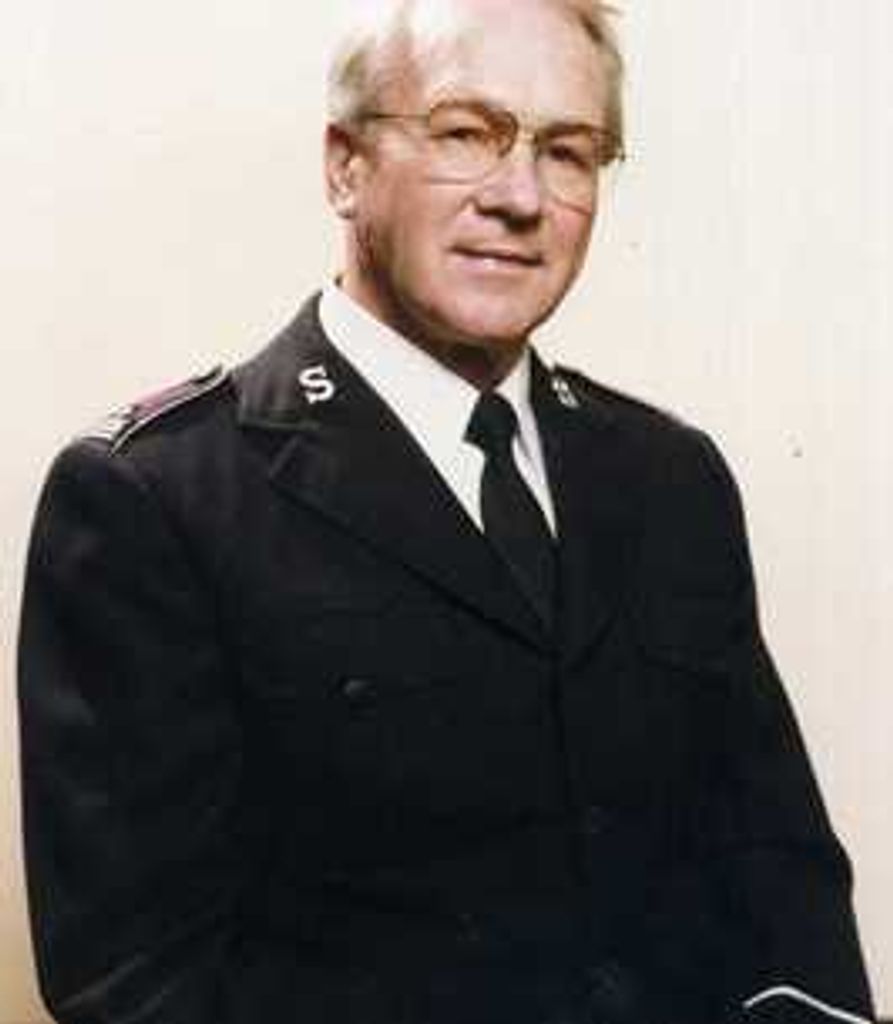 Robert "Bob" Merritt