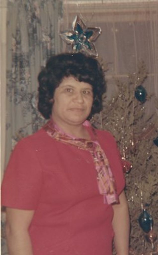Helen Capelo