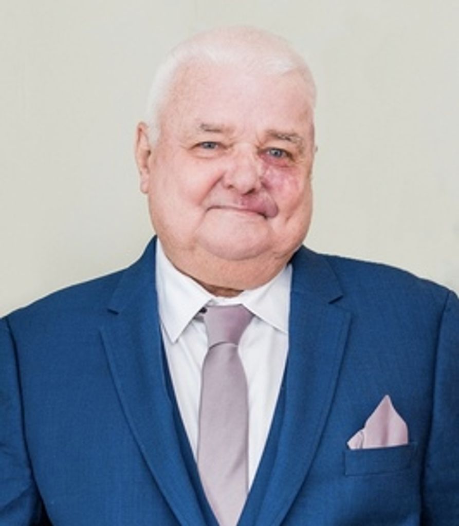Earle Root Jr