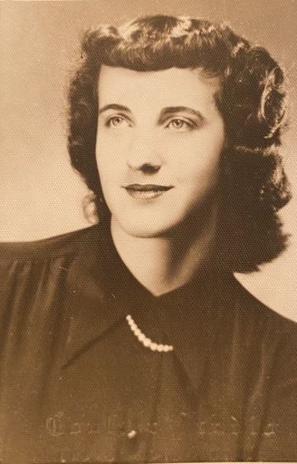 Dorothy Assink photo gallery thumbnail 95 of 303