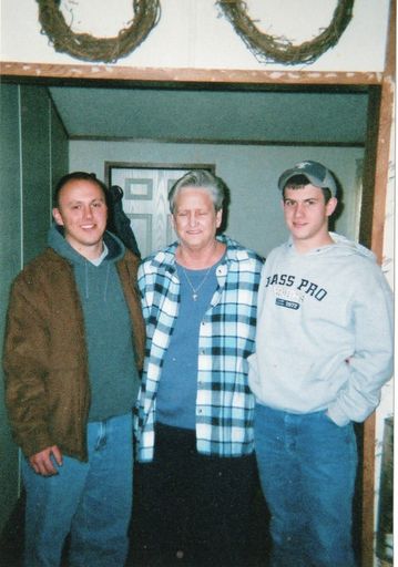 Brenda (Akin)  Luttrell photo gallery thumbnail 12 of 50