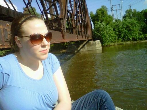 Elaina Anderson photo gallery thumbnail 6 of 70