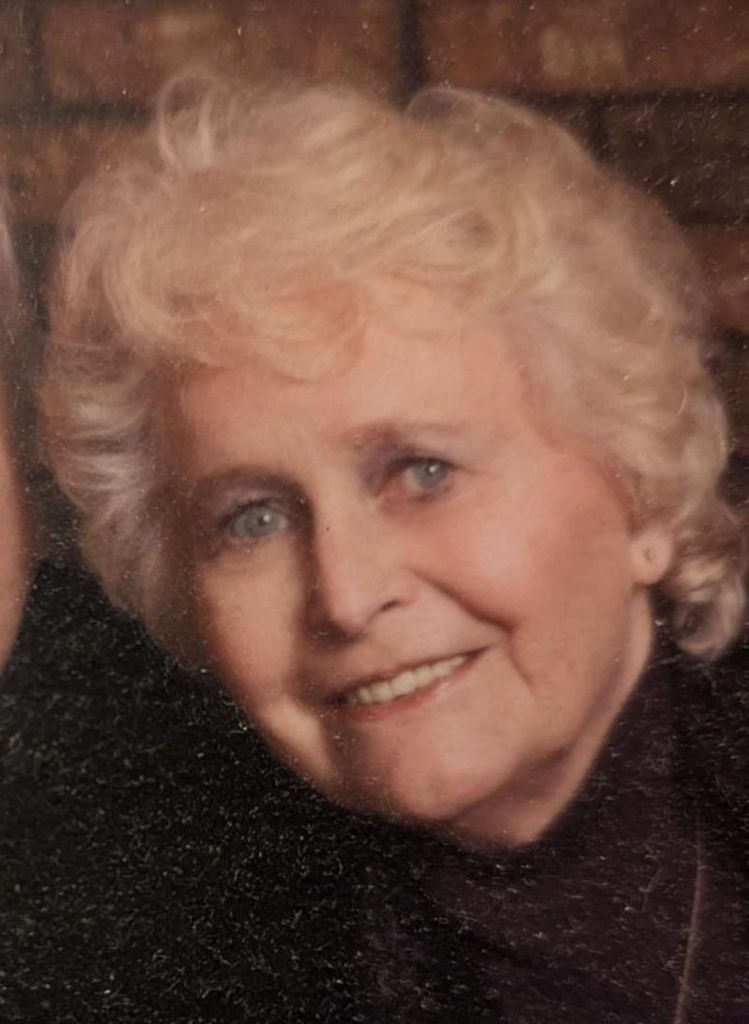 Angela Vander Loop Profile Photo