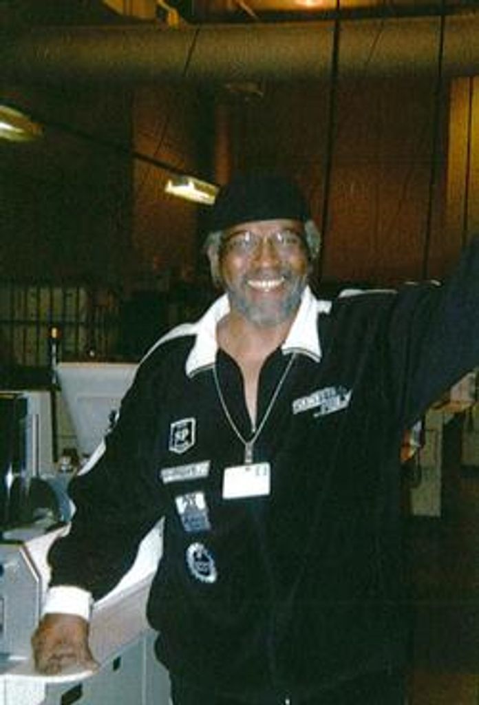 Eric Robert Johnson Profile Photo