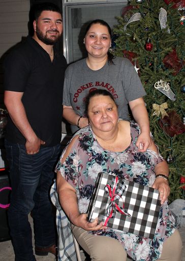 Maria Guadalupe Salinas photo gallery thumbnail 32 of 200