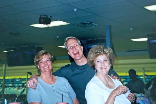 Marlene Giles photo gallery thumbnail 26 of 40