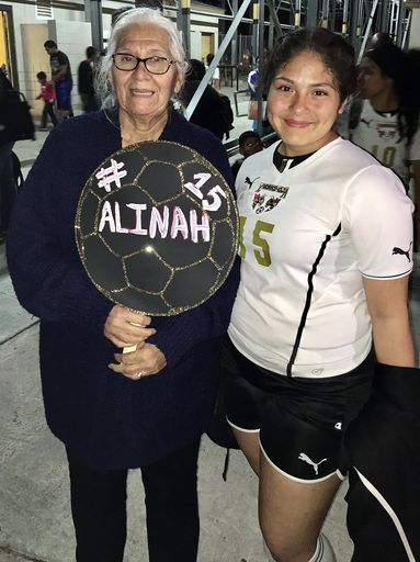 Yolanda C. Gonzalez photo gallery thumbnail 293 of 357