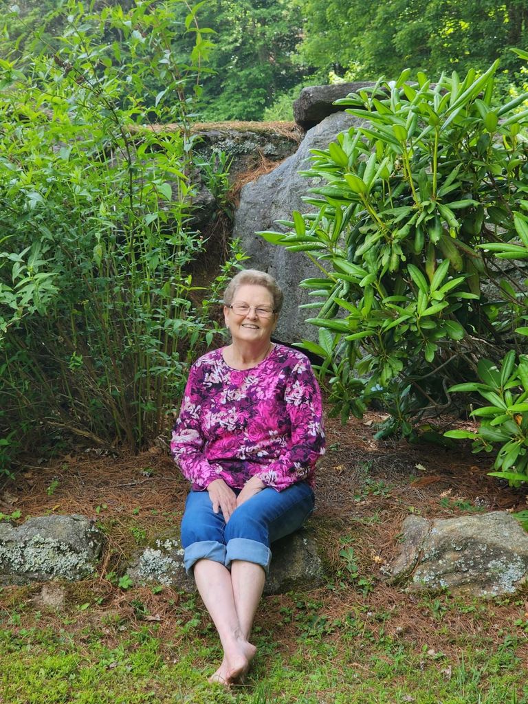 Linda S Convis Profile Photo