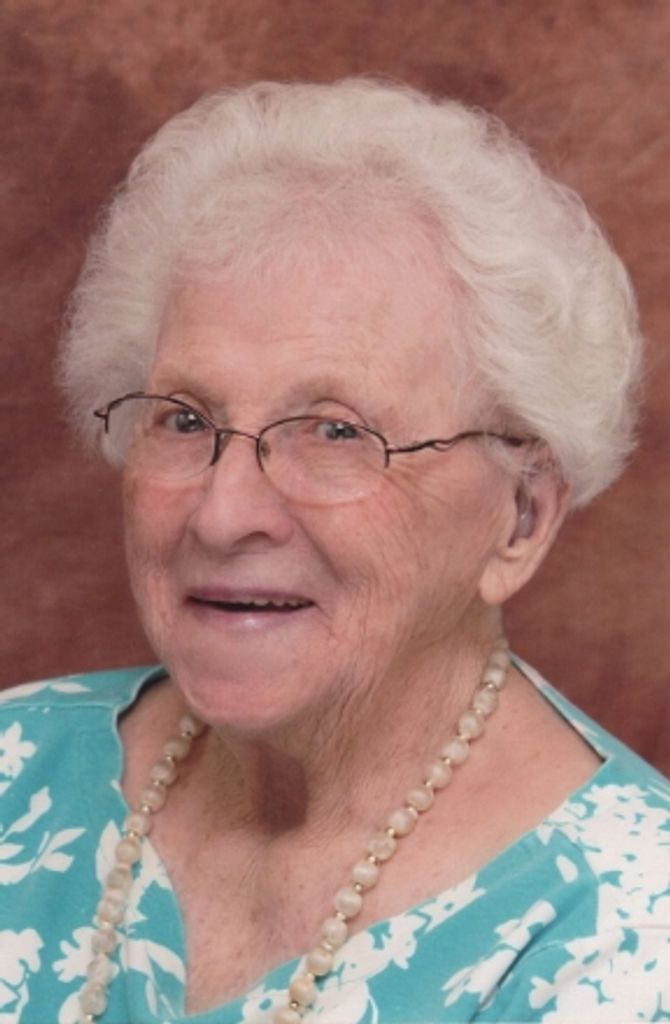 Lola Hodgson Profile Photo