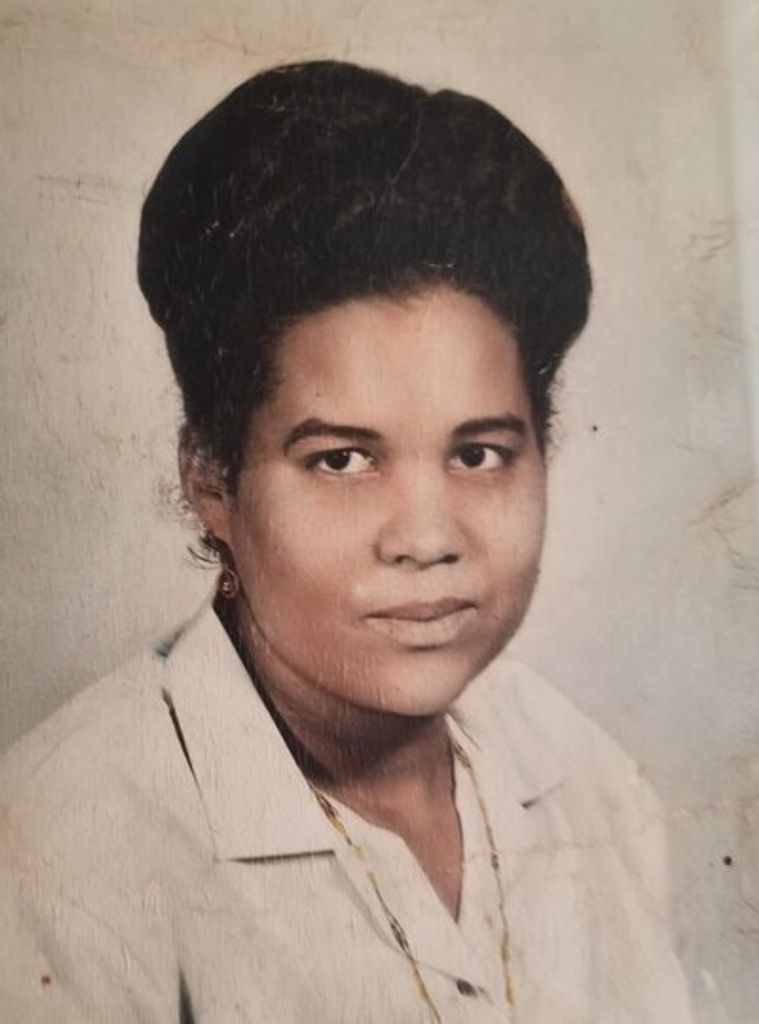 Cecilia Peña Flores Profile Photo