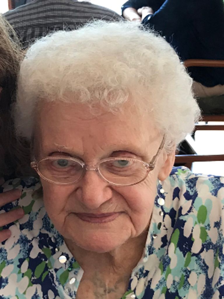 Joan Zwierzynski, Nee Czaplicki