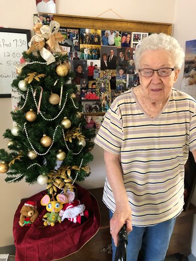 Betty Lou Ward photo gallery thumbnail 49 of 121