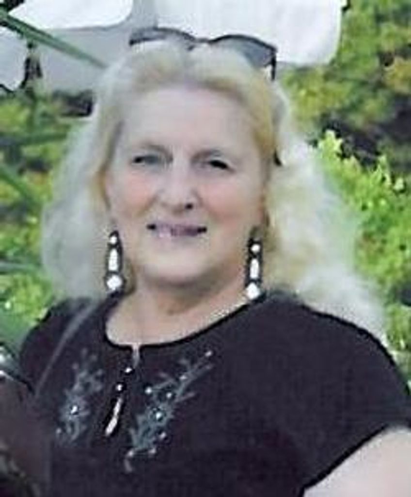 Hedwig "Hedy" Lotz Holmes