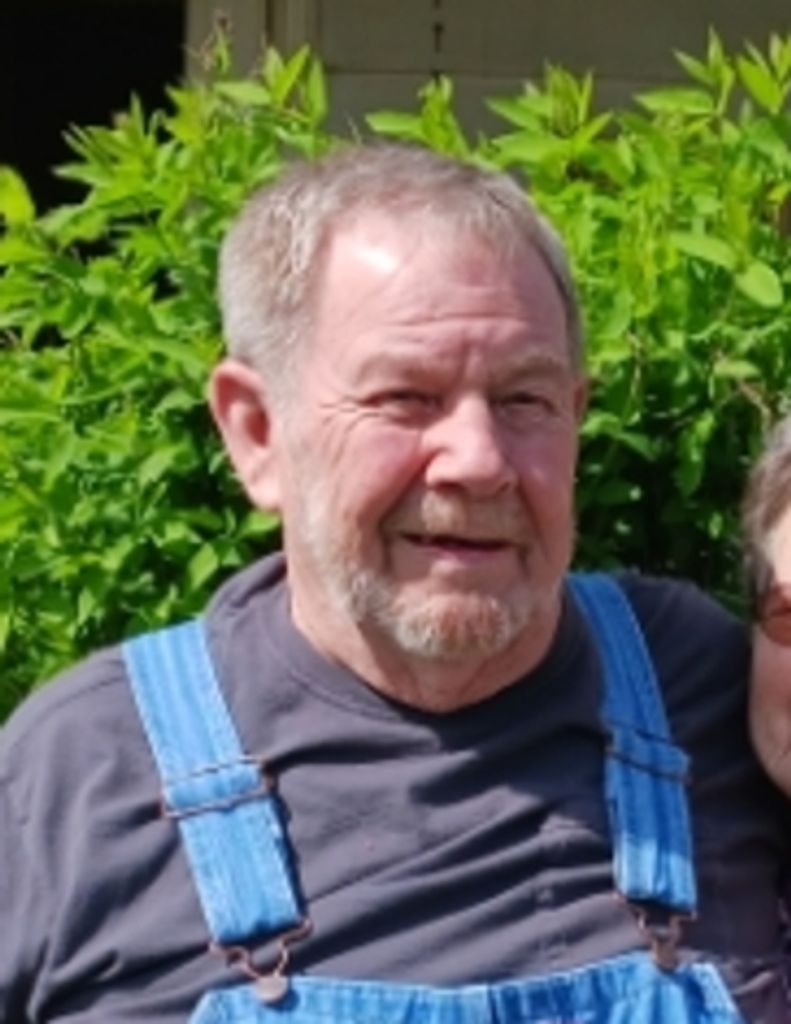 Mosier "Bud"  Kirts