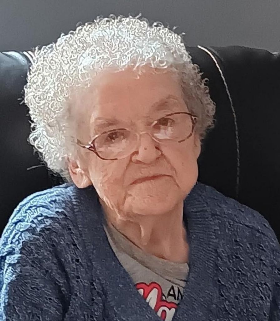 Eva Llewellyn Profile Photo