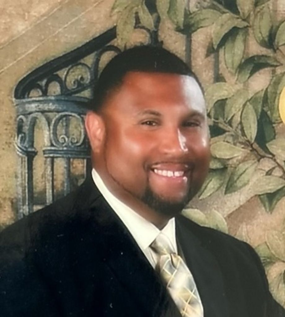 Falando Megale Simon, Sr.