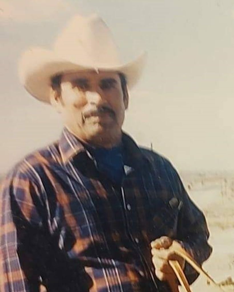 Carlos Pando Urquidez Sr.