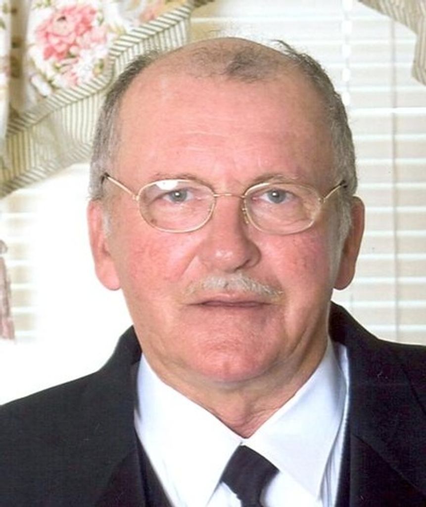 Witold Gadomski Profile Photo