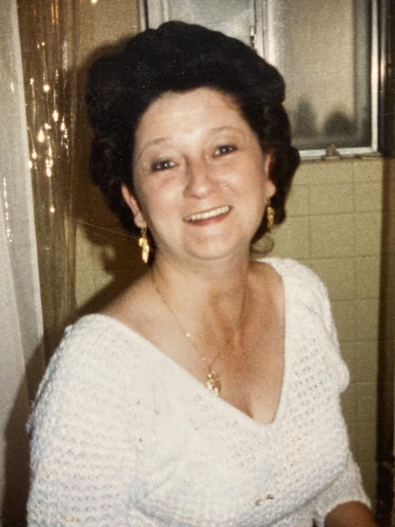 Julie Deon (Nessen)  Hilton