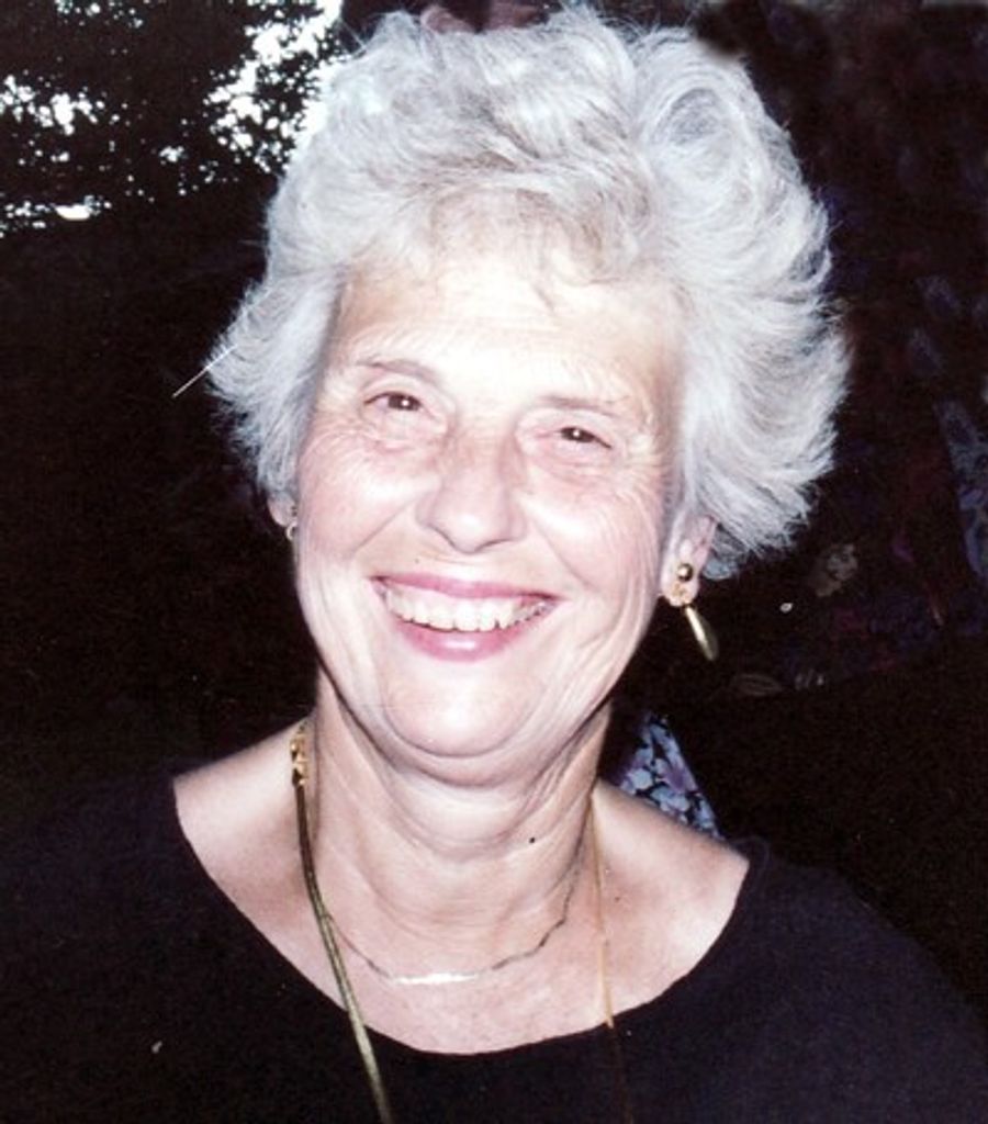 Elizabeth Saner Profile Photo