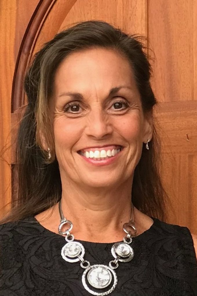 Robin Ellis Lee Profile Photo