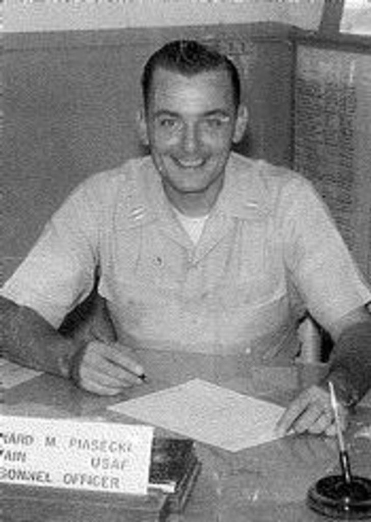 Leonard (Lee) Piasecki