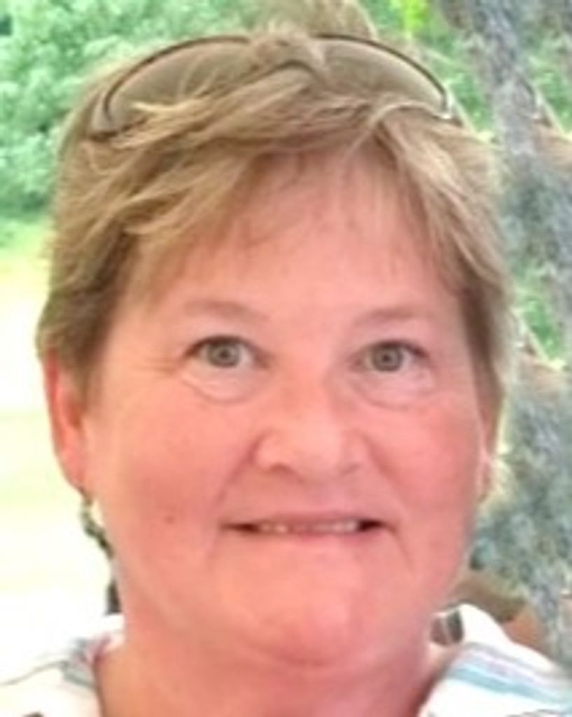 Lisa (Hosegood) Carelli