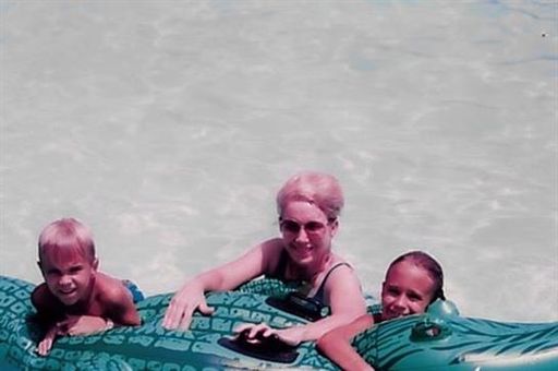 Marlene Bell photo gallery thumbnail 39 of 45