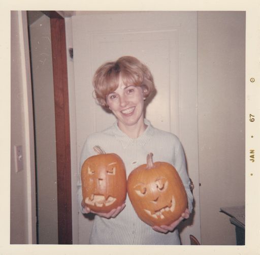 Linda Kay Davis photo gallery thumbnail 32 of 45