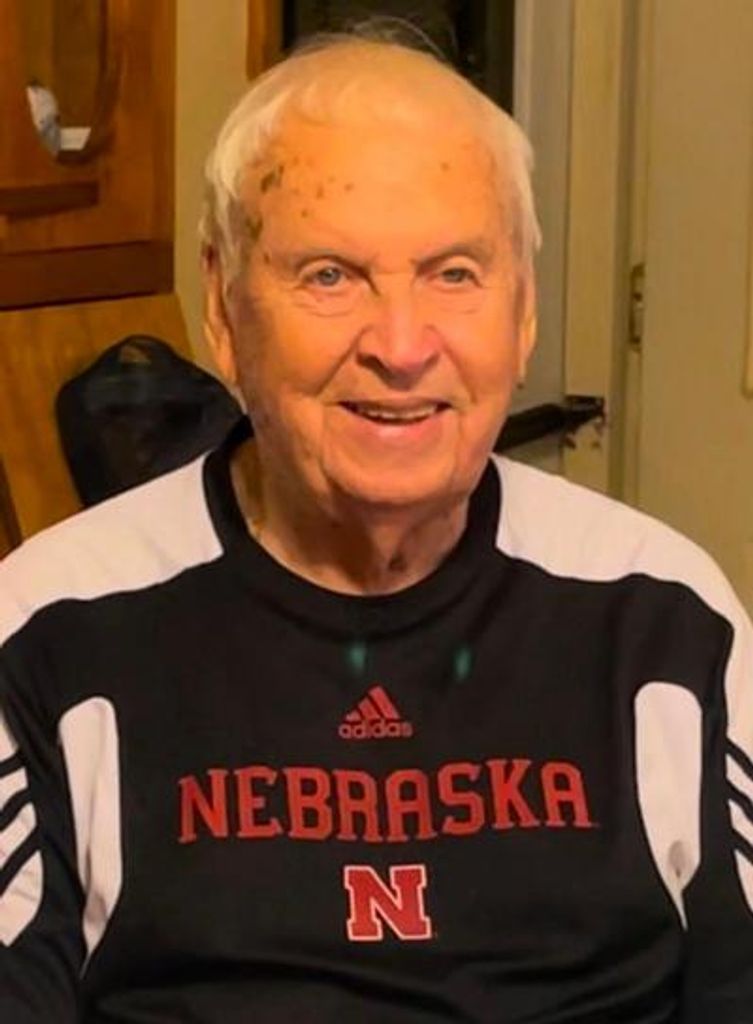 Bob E. Housewright