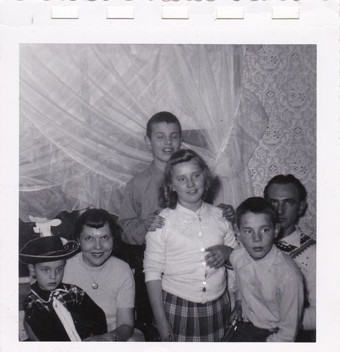 Linda Kay Davis photo gallery thumbnail 8 of 45