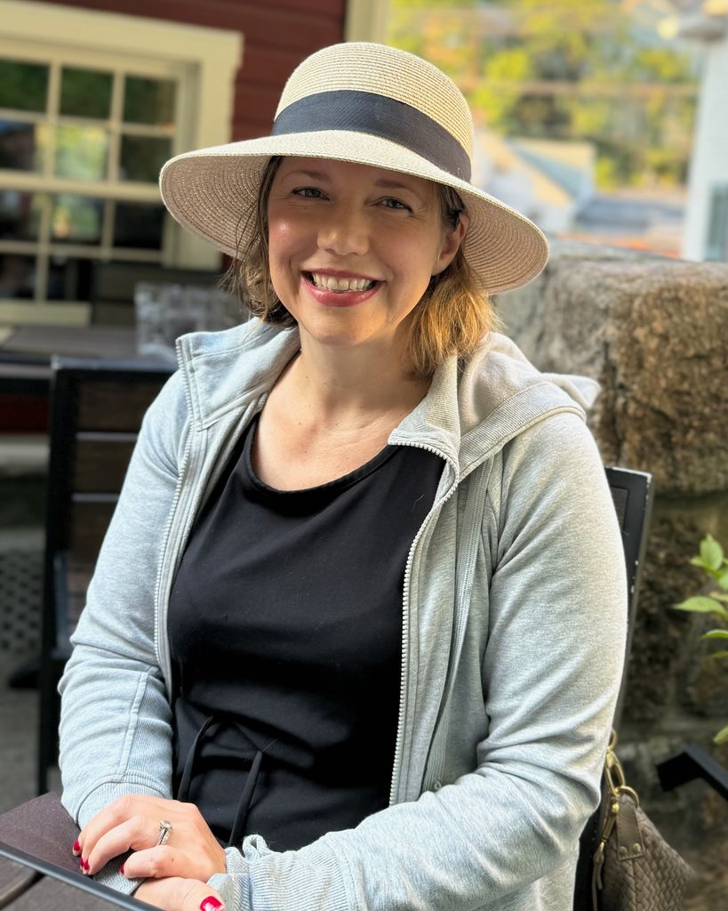 Amy F Petrik